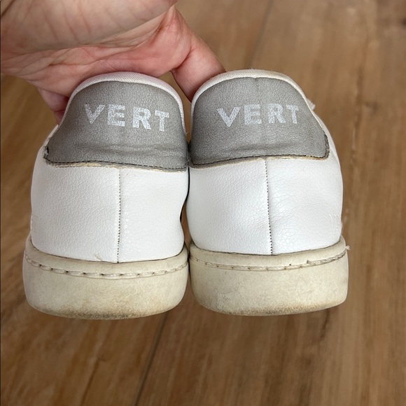 VEJA / VERT White & Gray Sustainable Sneakers - Picture 4 of 11